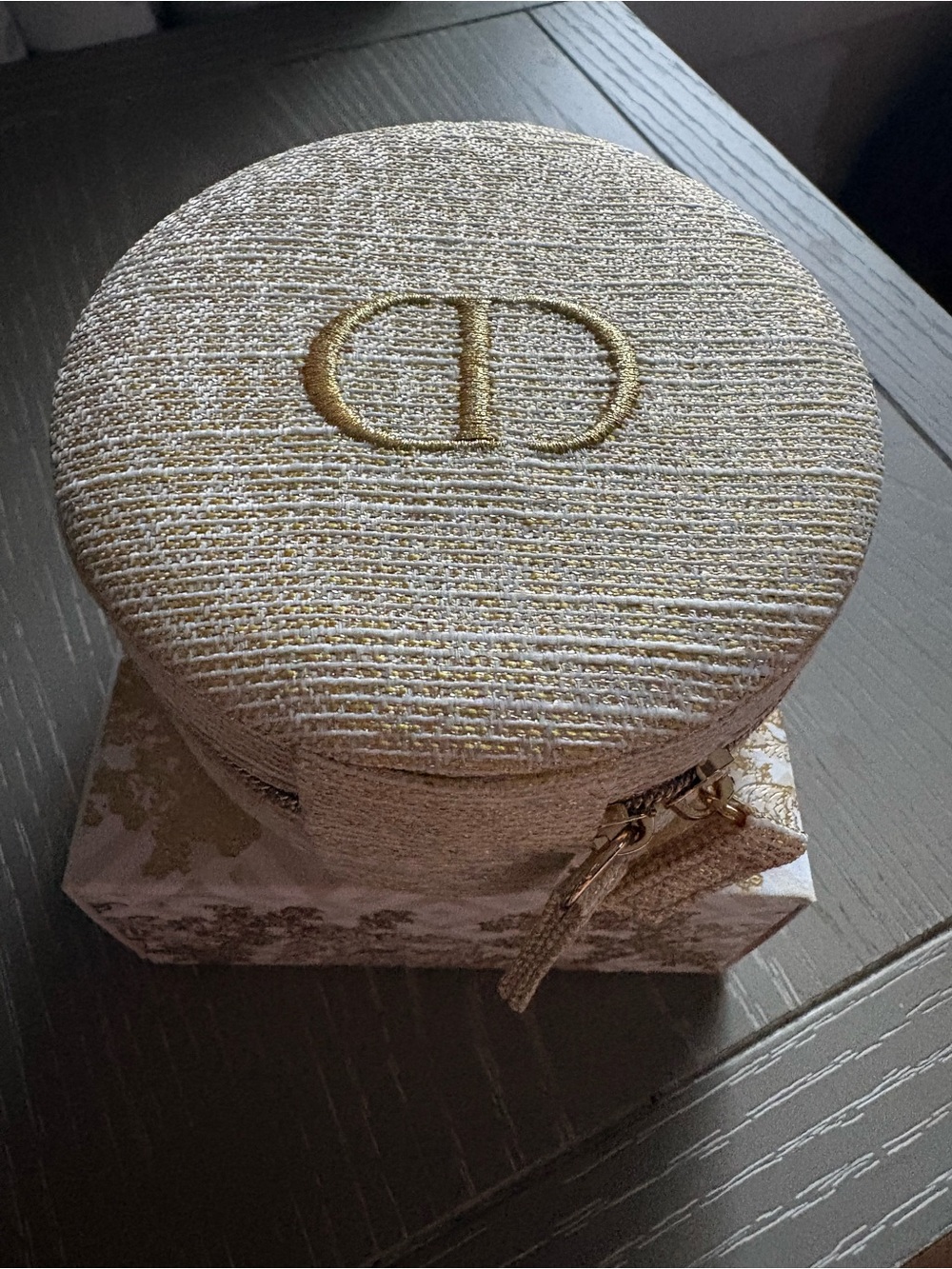 FASHION Round small Beige Embroidered CD Cosmetic/jewelry Case - Picture 4 of 7